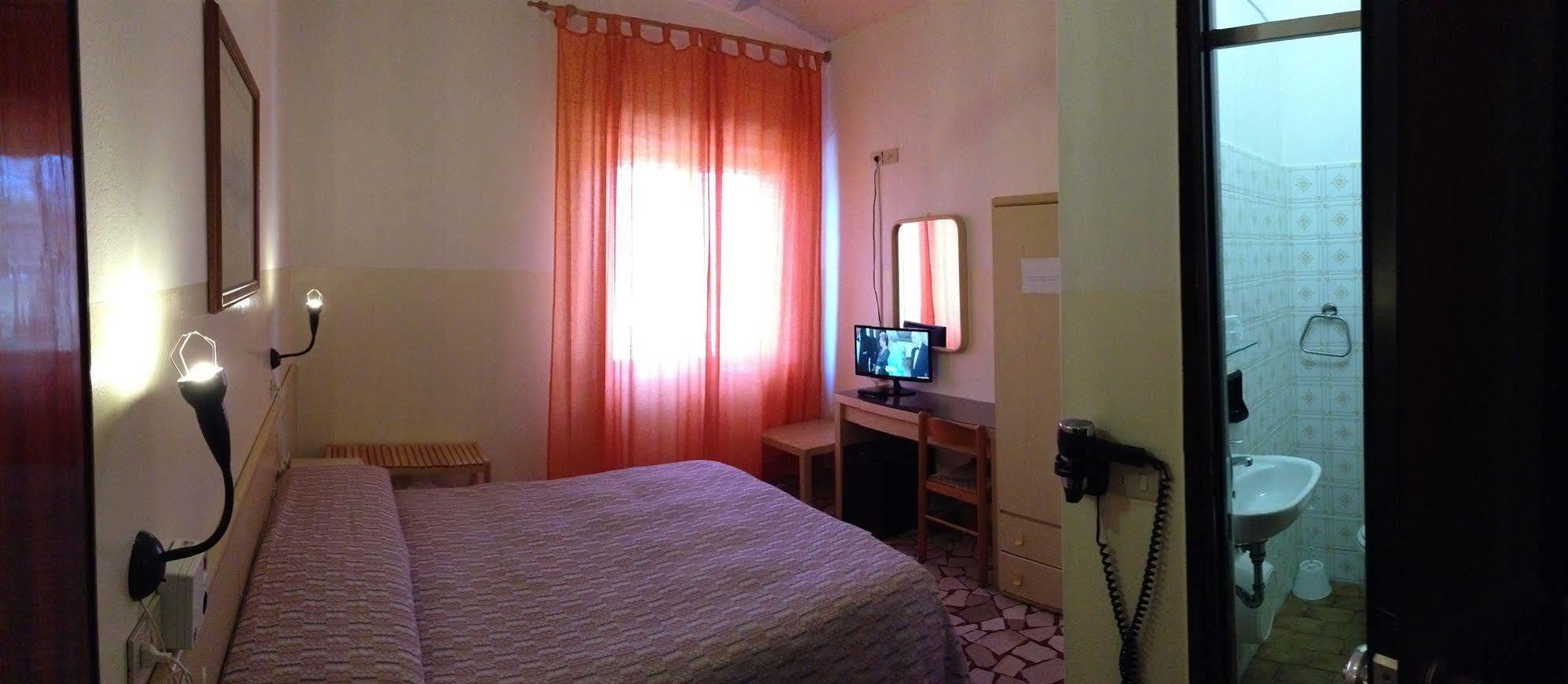 מגדל אגם פוצ'יני Villa Rosy מראה חיצוני תמונה