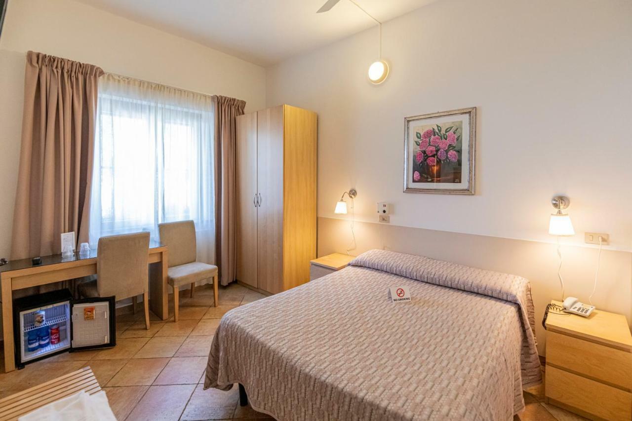 מגדל אגם פוצ'יני Villa Rosy מראה חיצוני תמונה