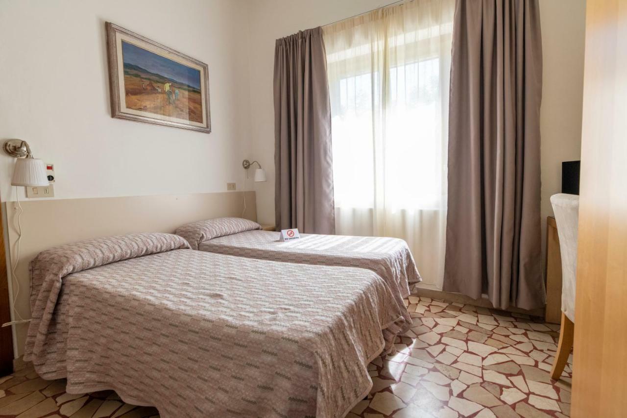 מגדל אגם פוצ'יני Villa Rosy מראה חיצוני תמונה